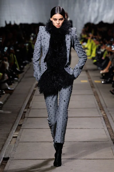 Look 8